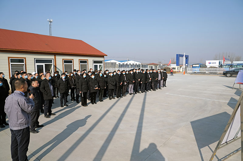 �ڰ뵼��߶˷����Ŀ�ֳ���Ħ